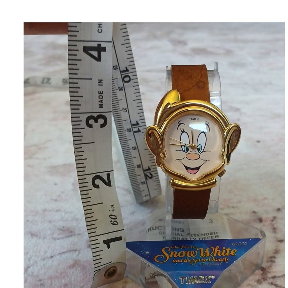 Vintage Timex Disney Dopey Watch with Embossed Leather Strap -Original Packaging - Picture 9 of 9